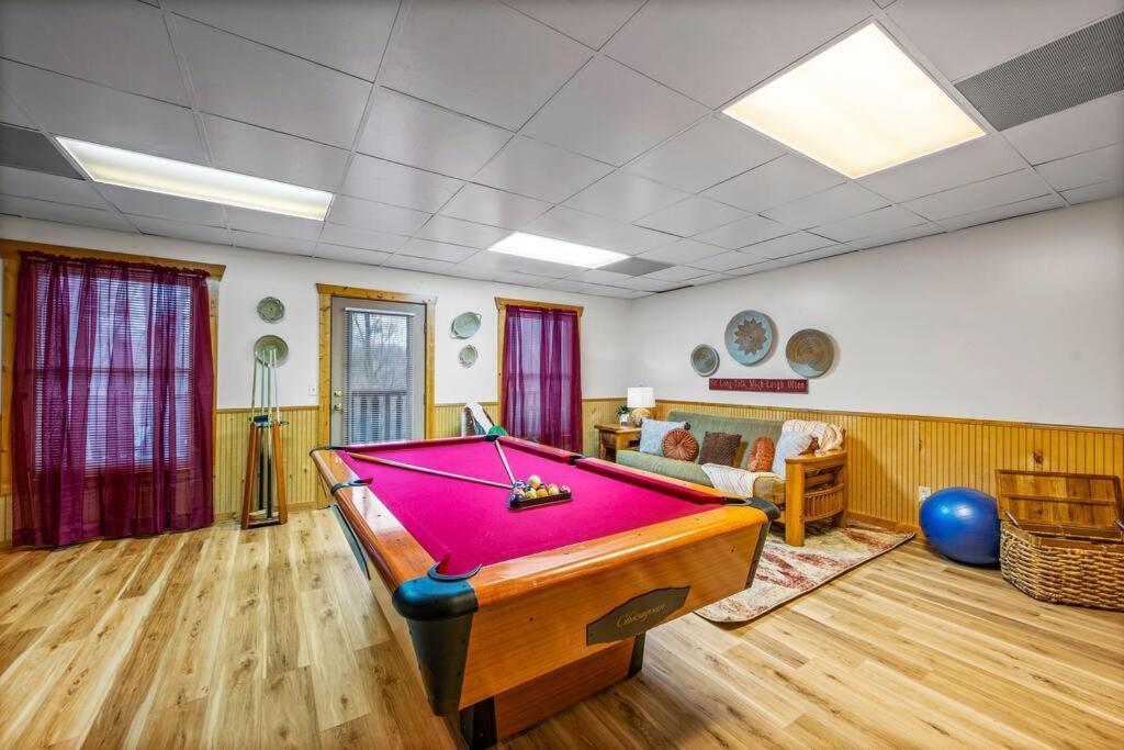 Log Cabin, Hot Tub, Fireplace, Pool Table & Views! 塞维尔维尔 外观 照片