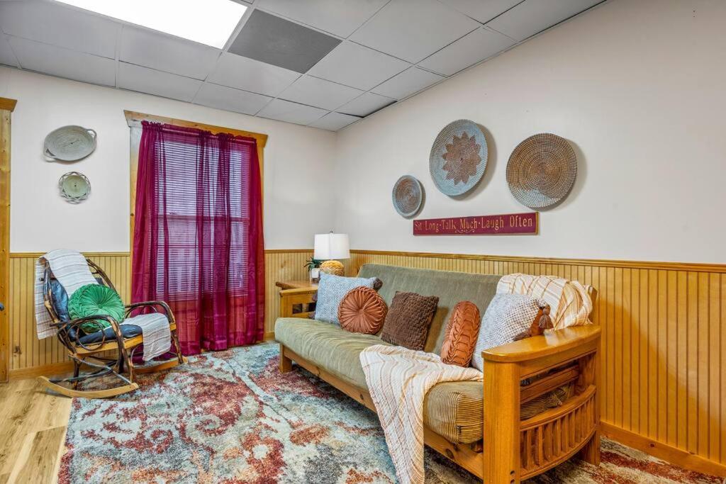 Log Cabin, Hot Tub, Fireplace, Pool Table & Views! 塞维尔维尔 外观 照片