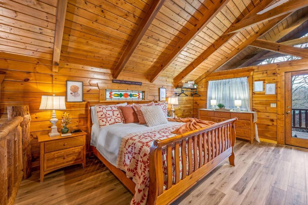 Log Cabin, Hot Tub, Fireplace, Pool Table & Views! 塞维尔维尔 外观 照片